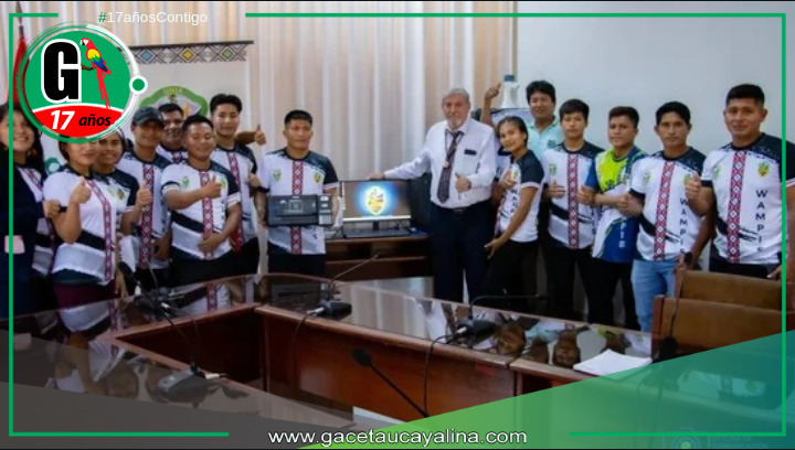 Municipalidad de Río Santiago dona equipos informáticos a estudiantes de la UNIA.