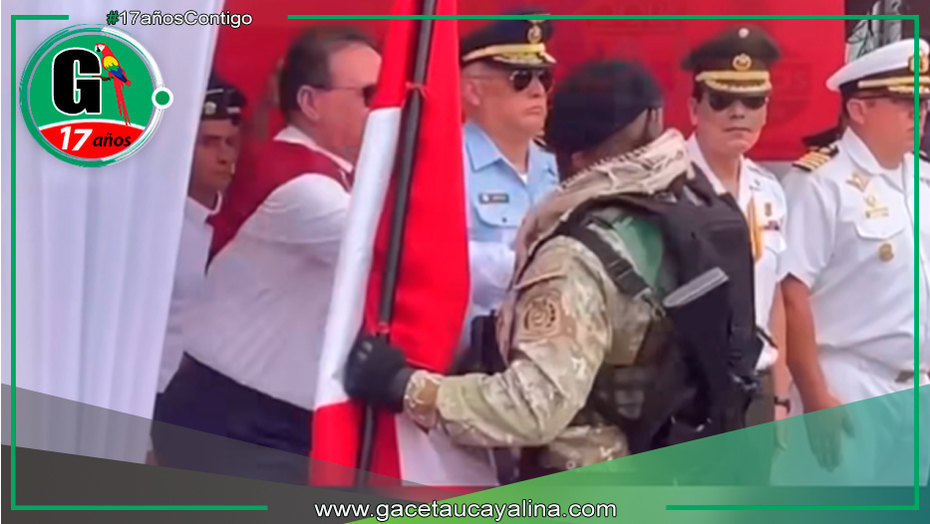 Gambini sorprendido en acto militar