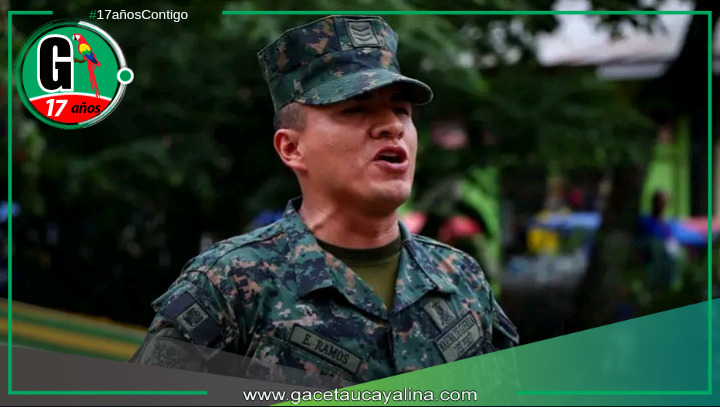 Jornada llena de patriotismo en izamiento y desfile cívico.