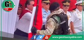 Gambini sorprendido en acto militar