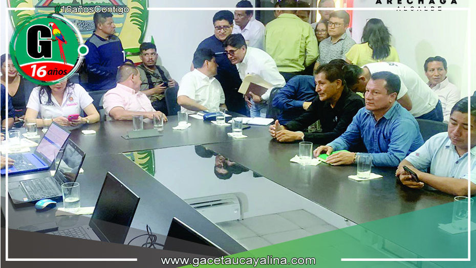 Alcalde Fernando Arechaga García aborda necesidades urgentes de Tahuania en encuentro regional