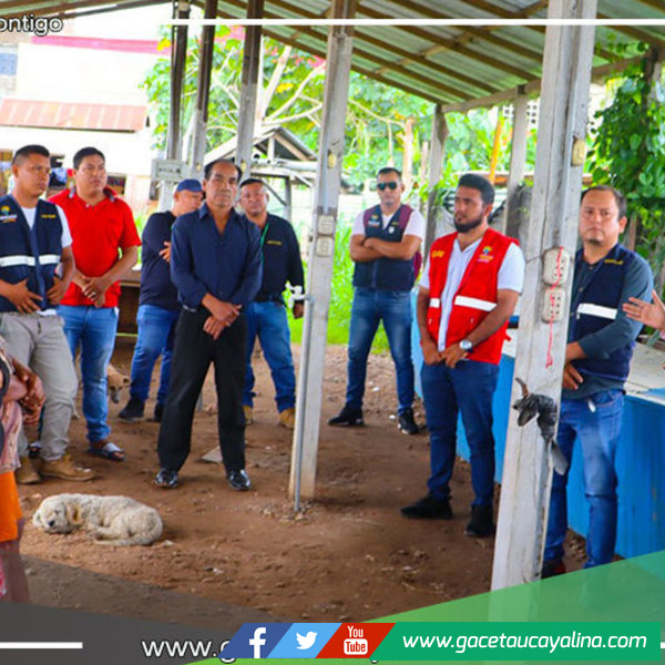 Coordinación efectiva: Autoridades de Manantay y pobladores acuerdan reubicación ante riesgo en puerto Colón