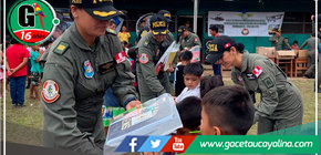 Entrega de útiles escolares y atención médica en institución educativa de Yarinacocha