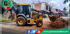 Defensa Civil y COEP limpian desmonte en vía clave de Padre Abad