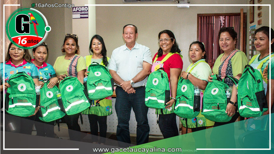 Alcalde de Atalaya fortalece enseñanza en nivel inicial con entrega de kits educativos