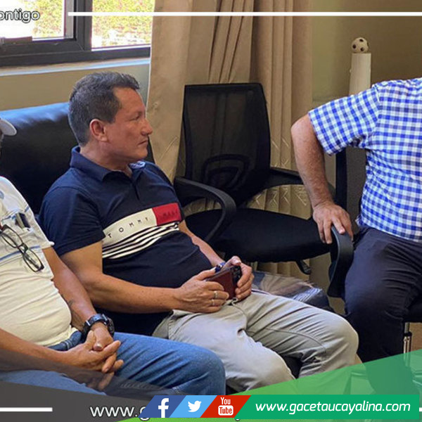 Alcalde de Atalaya se une con autoridades locales para apoyar la educación en Toniromashi