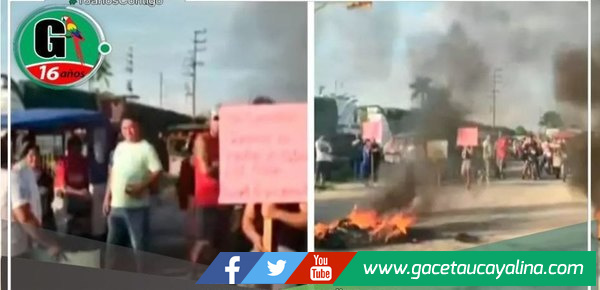 No hubo impedimiento para bloquear la vía, los padres de familia y profesores quémaron llantas