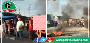 No hubo impedimiento para bloquear la vía, los padres de familia y profesores quémaron llantas