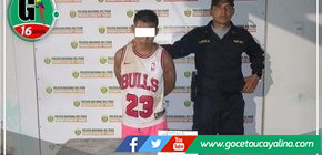 Los policias capturan a sujeto por presusnto delito 