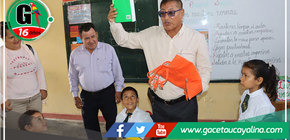 Alcalde Rodolfo Lovo Tello y Regidora Diana Carolina Aguilar Noroña brindan apoyo a estudiantes de primaria en Manuel Enrique Rojas Vela