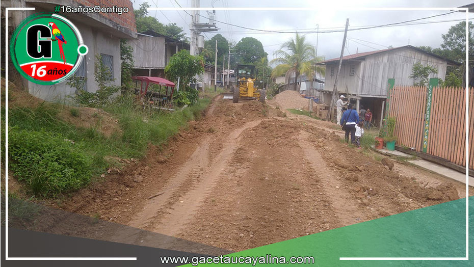 Municipalidad de Irazola realiza mantenimiento en calles de Los Ángeles
