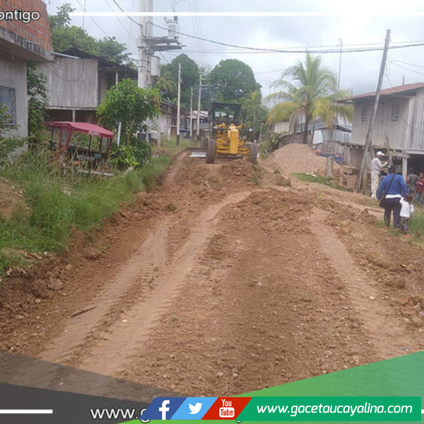 Municipalidad de Irazola realiza mantenimiento en calles de Los Ángeles