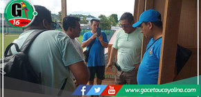 Rodolfo Lovo Tello y Percy Ruiz Vargas inspeccionan mejoras en estadio municipal de Ucayali