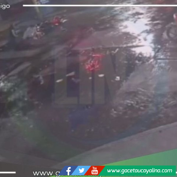 Camioneta embiste a motociclistas y se da a la fuga 