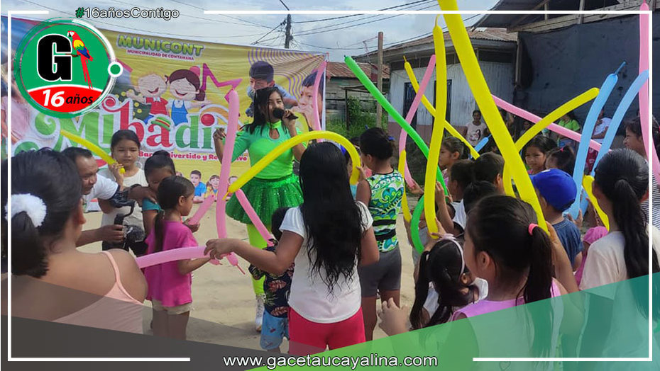 Niños y niñas disfrutan de juegos y concursos en el pasaje "Samuel Barsesath" en Contamana