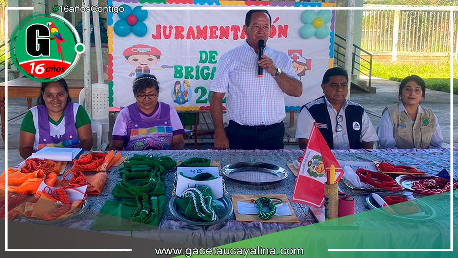 Alcalde de Atalaya Juramenta a Brigadieres Escolares en la I.E. N° 286 Ángel Arellano