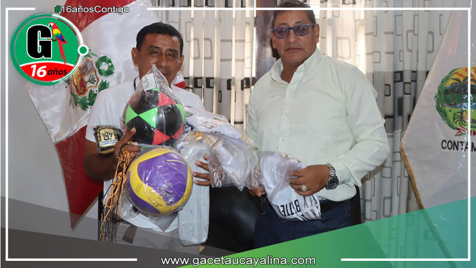 Entrega de indumentaria deportiva de alcalde de Ucayali a la I.E. en Sarayacu