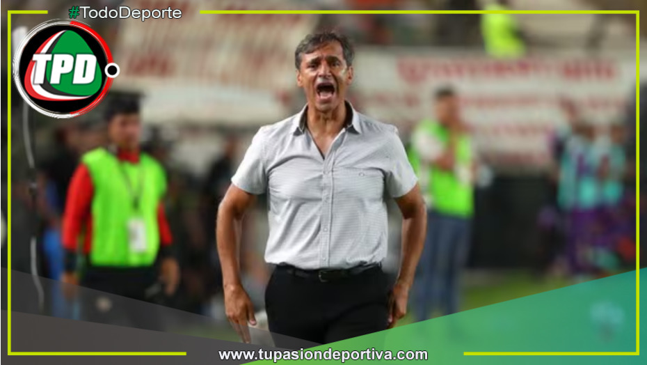 Tras la derrota de la 'U', Bustos confrontó a un periodista, acusándolo de manipular la situación
