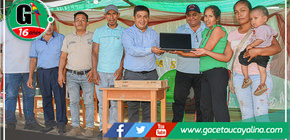 Alcalde de Sepahua Entrega Laptop y Mobiliario Escolar en Valle Hermosa