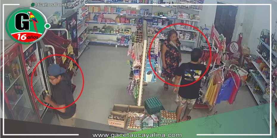 Tenderos roban en una tienda comercial