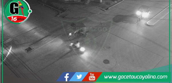 Mototaxista se Pasa la Luz Roja y Colisiona con Motociclista en la ciudad de Pucallpa