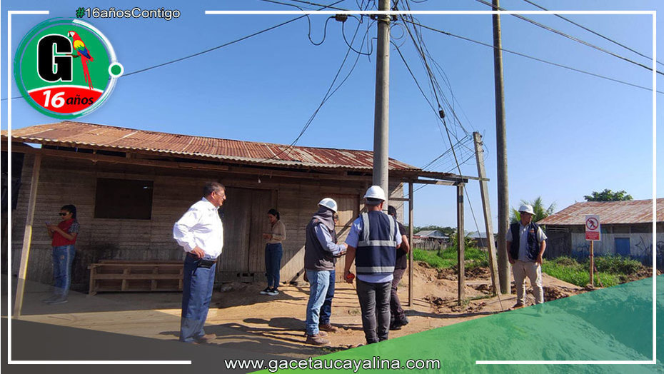 Alcalde Rodolfo Lovo Tello y Julio Rober Escudero supervisan reubicación de postes en Ucayali