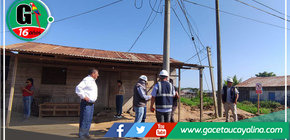 Alcalde Rodolfo Lovo Tello y Julio Rober Escudero supervisan reubicación de postes en Ucayali