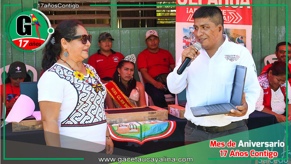 Alcalde de Sepahua impulsa la educación con entrega de laptops en el 49° aniversario de la C.N. Bufeo Pozo