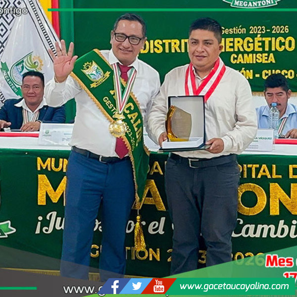 Alcalde de Sepahua recibe condecoración como "Huésped Ilustre" en Megantoni - Cusco