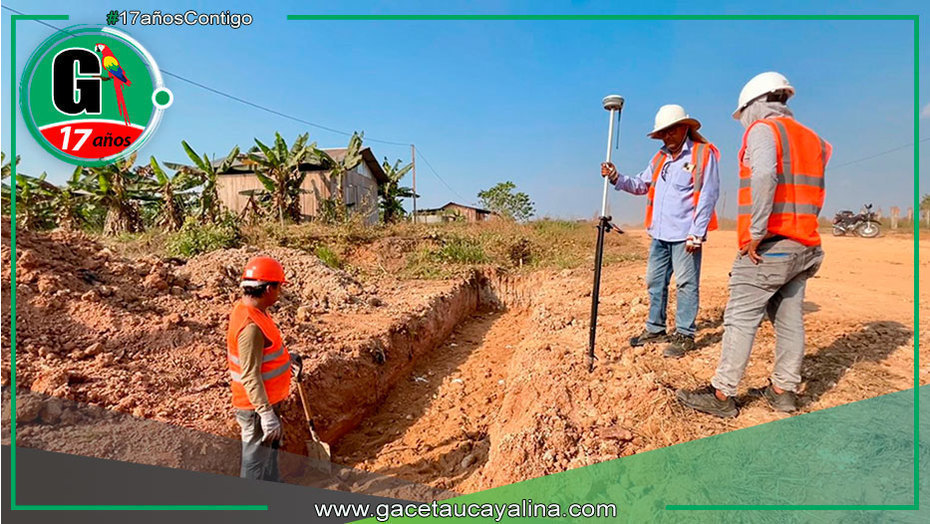 Funcionarios supervisan obras en Av. Andalucía y A.H. 17 de mayo en C. P. San Pablo de Tushmo