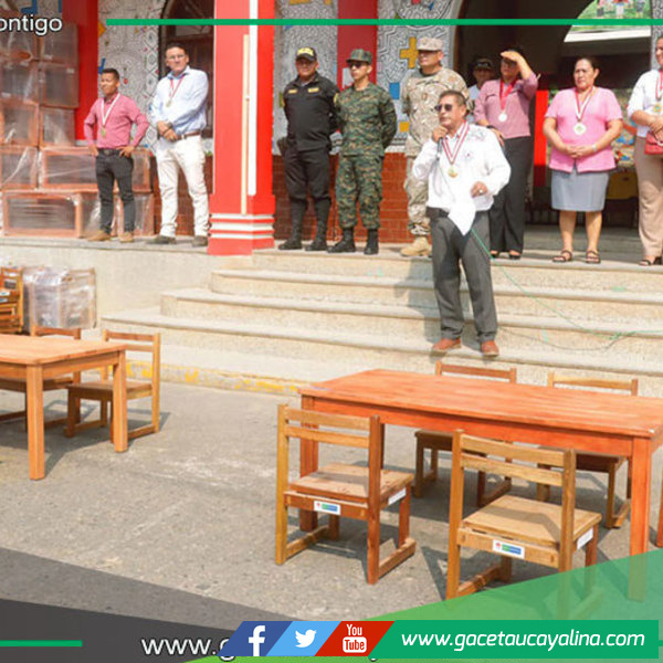 Alcalde de la Provincia de Ucayali entrega mobiliario escolar a instituciones educativas