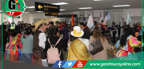 Turistas son recibidos entre danzas, música y regalos por el Día Mundial del Turismo 