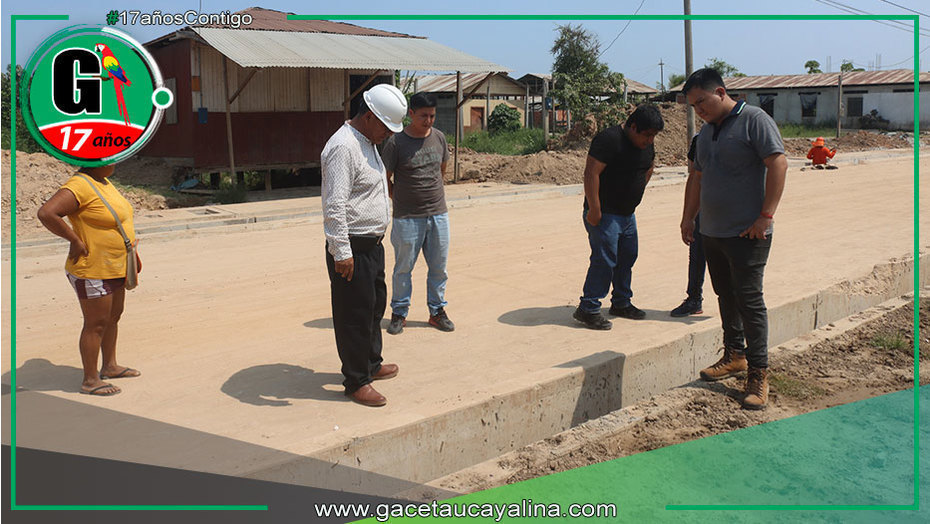 Alcalde de la provincia de Ucayali inspecciona pavimentación de calle Pucallpa