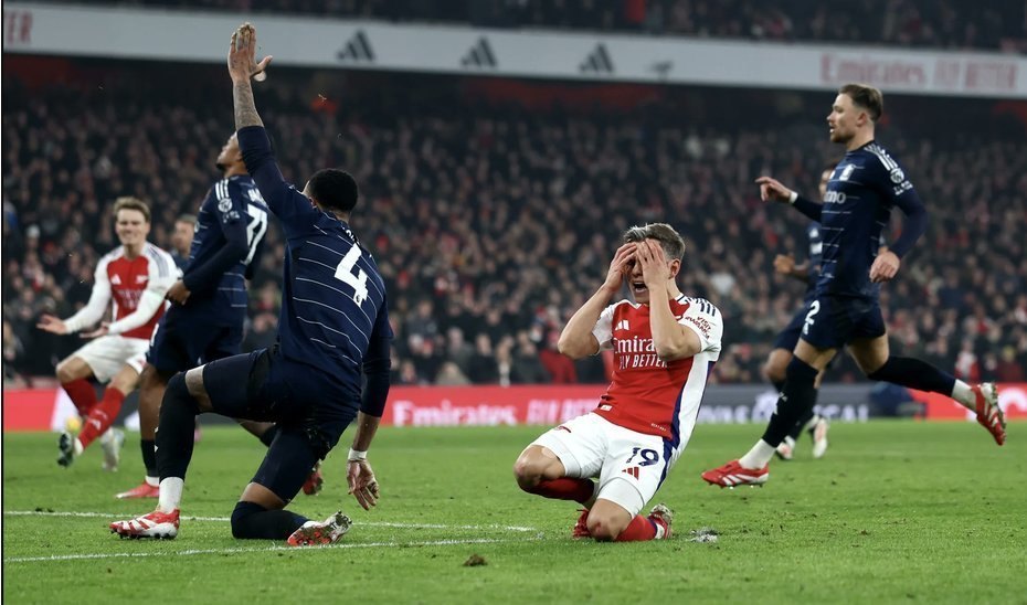 Empate vibrante entre Arsenal y Aston Villa