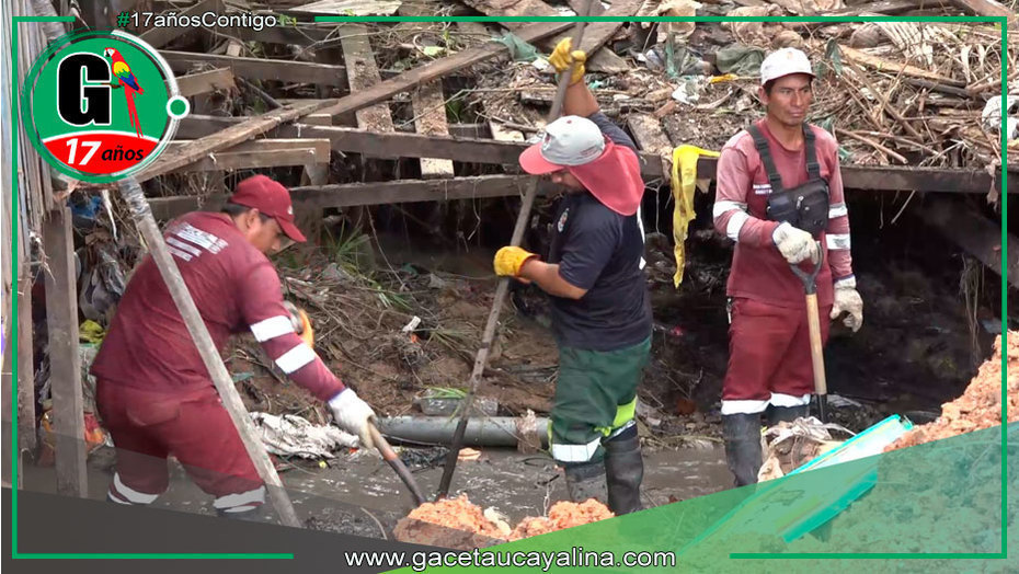 Municipalidad descolmata caño natural en Jr. Miguel Grau en Pucallpa
