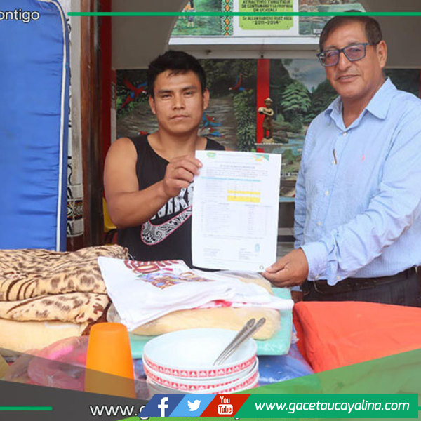 Rodolfo Lovo apoya familia afectada por devastador incendio en Contamana