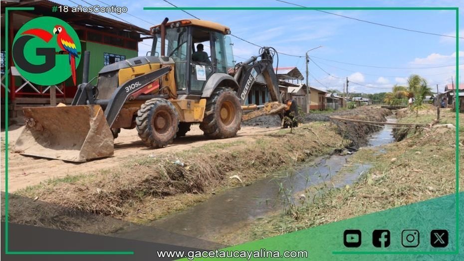 Municipalidad de Ucayali limpia caño natural en pasaje Moisés Rengifo
