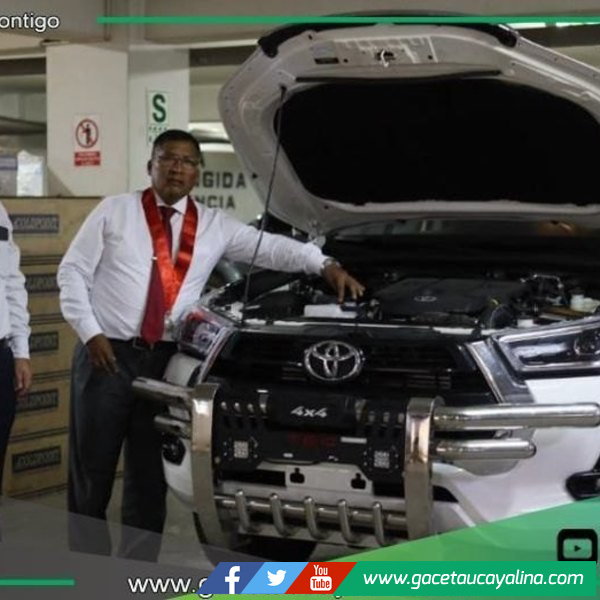 Corte Superior de Ucayali fortalece su logística con nueva camioneta institucional.