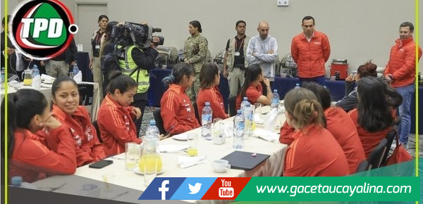 Jerí visita a la selección femenina 