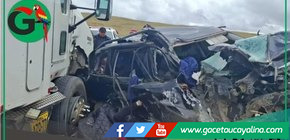 Dos personas mueren en violento choque entre camioneta y tráiler en Pasco
