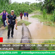 Personal de salud desafía crecida del río para atender comunidad en Atalaya