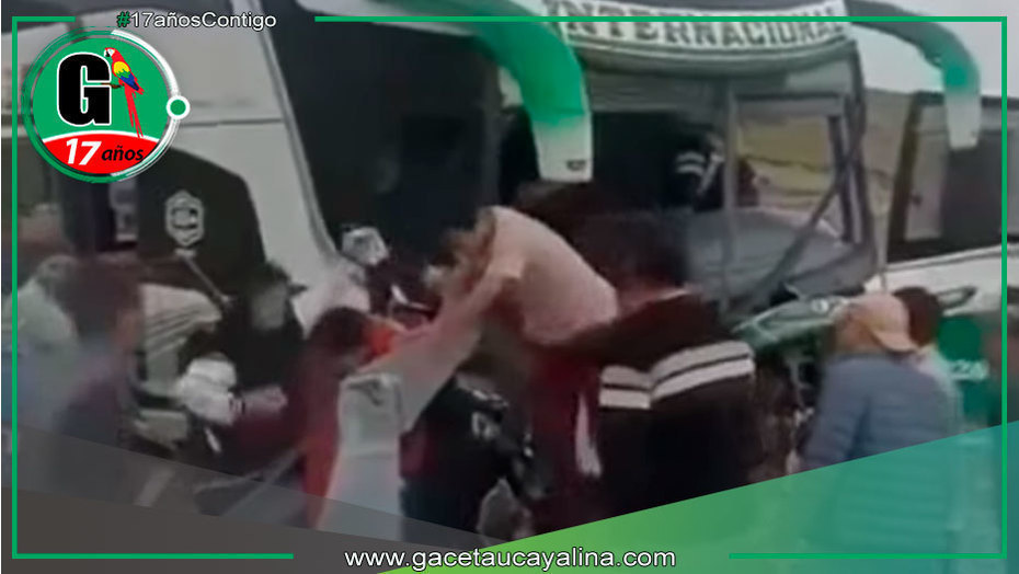 Bus de Expreso Internacional despista en vía Canta-Huayllay Pasco