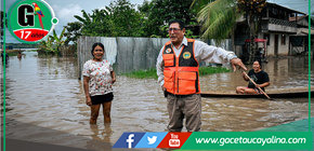 Alcalde Lovo entrega 500 tablas a familias afectadas en Contamana