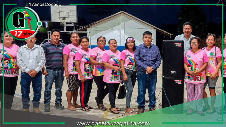 Alcalde de Sepahua entrega equipo de sonido a escuela
