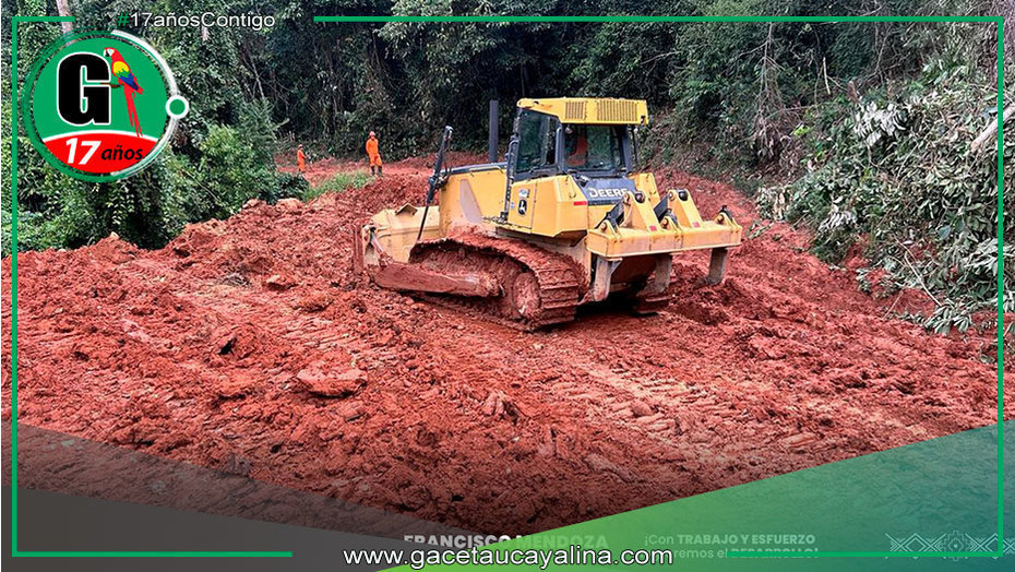 Alcalde de Atalaya supervisa avance de trabajos acordados con PROVIAS