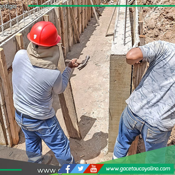 Municipalidad de Ucayali - Contamana construye alcantarillas en vía clave