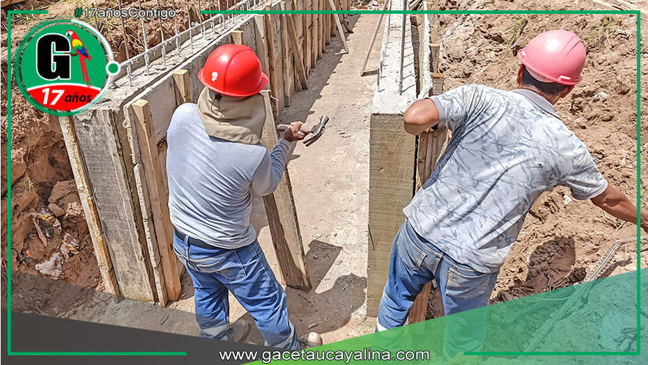 Municipalidad de Ucayali - Contamana construye alcantarillas en vía clave