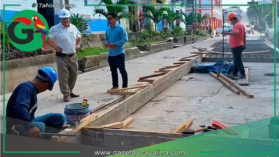 Alcalde supervisa avance de obra en calle Mariscal Castilla en Contamana