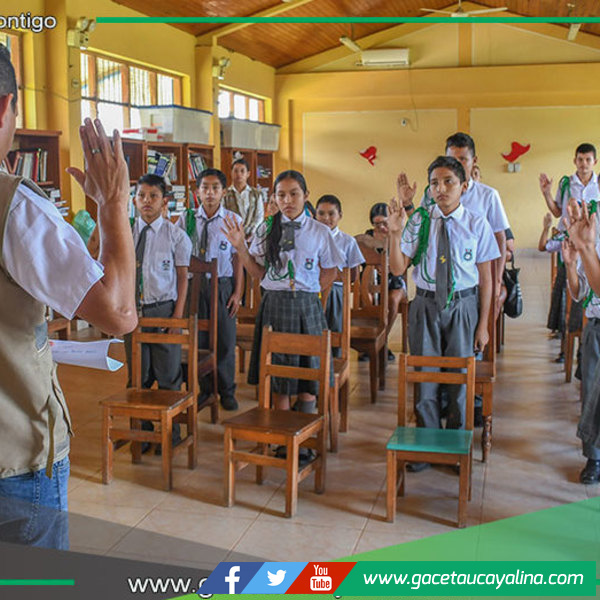 Estudiantes de Sepahua juramentan como promotores ambientales escolares