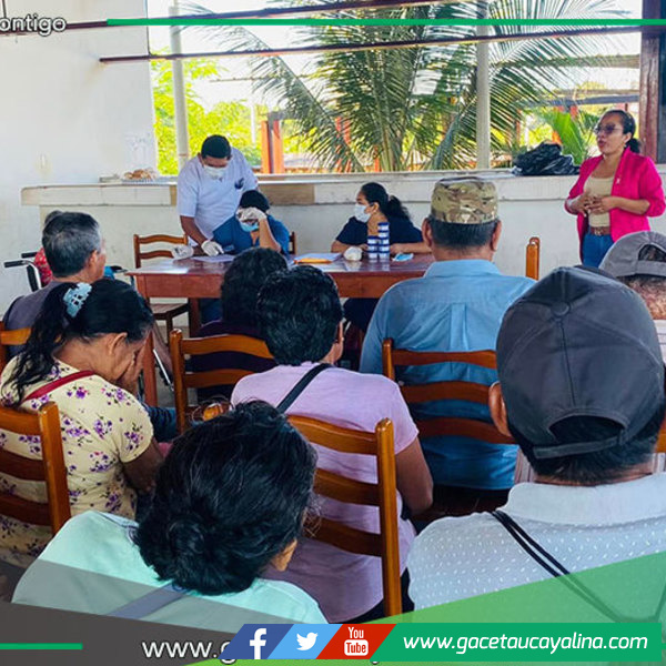 Adultos mayores pasan despistaje gratuito de TBC en Contamana